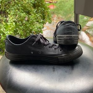 Black Converse low rise
